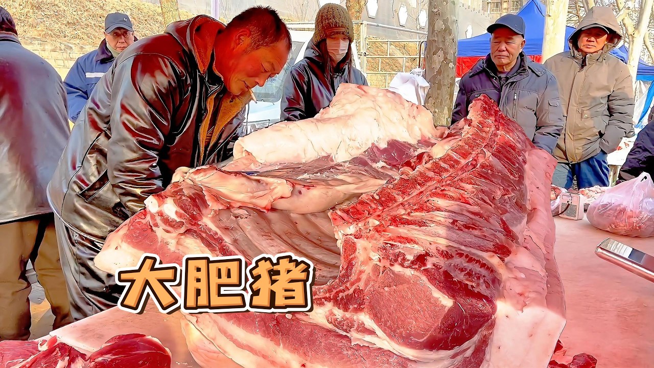 農村肥豬肉滋滋冒油，肥肉膘比豆腐還厚，華哥剛出攤就賣了一頭豬，真狠！【玖叔v​​log】#pork #猪肉 #玖叔vlog#华哥猪肉#玖叔猪肉#豬肉
