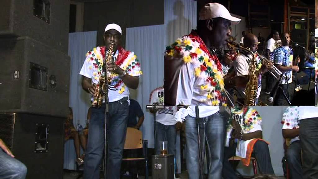 Corona Band 4 jarig bestaan in Calvijn- Amsterdam 