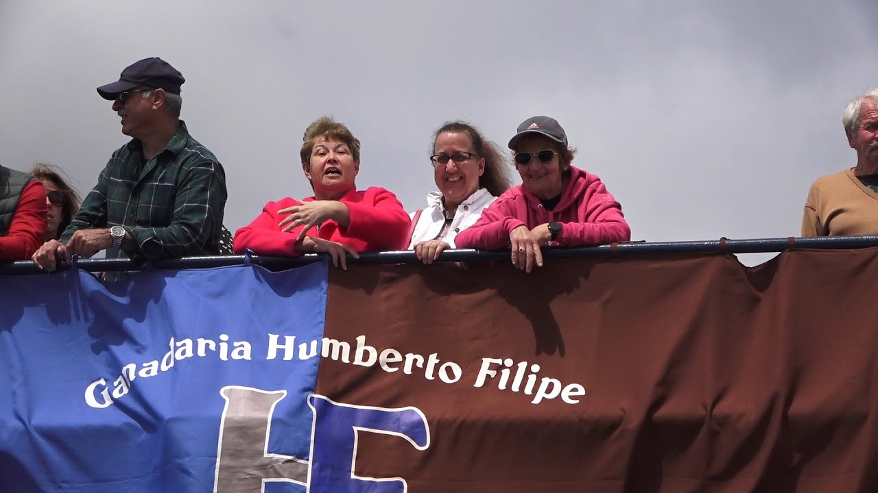 Povo contente na Ferra H F