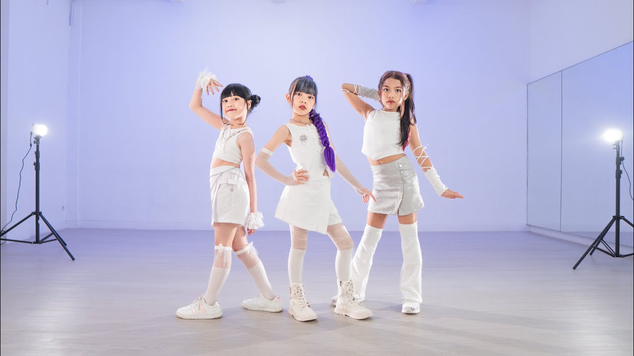 GOLDEN - HUNTRIX DANCE COVER BY WONDERKIDS