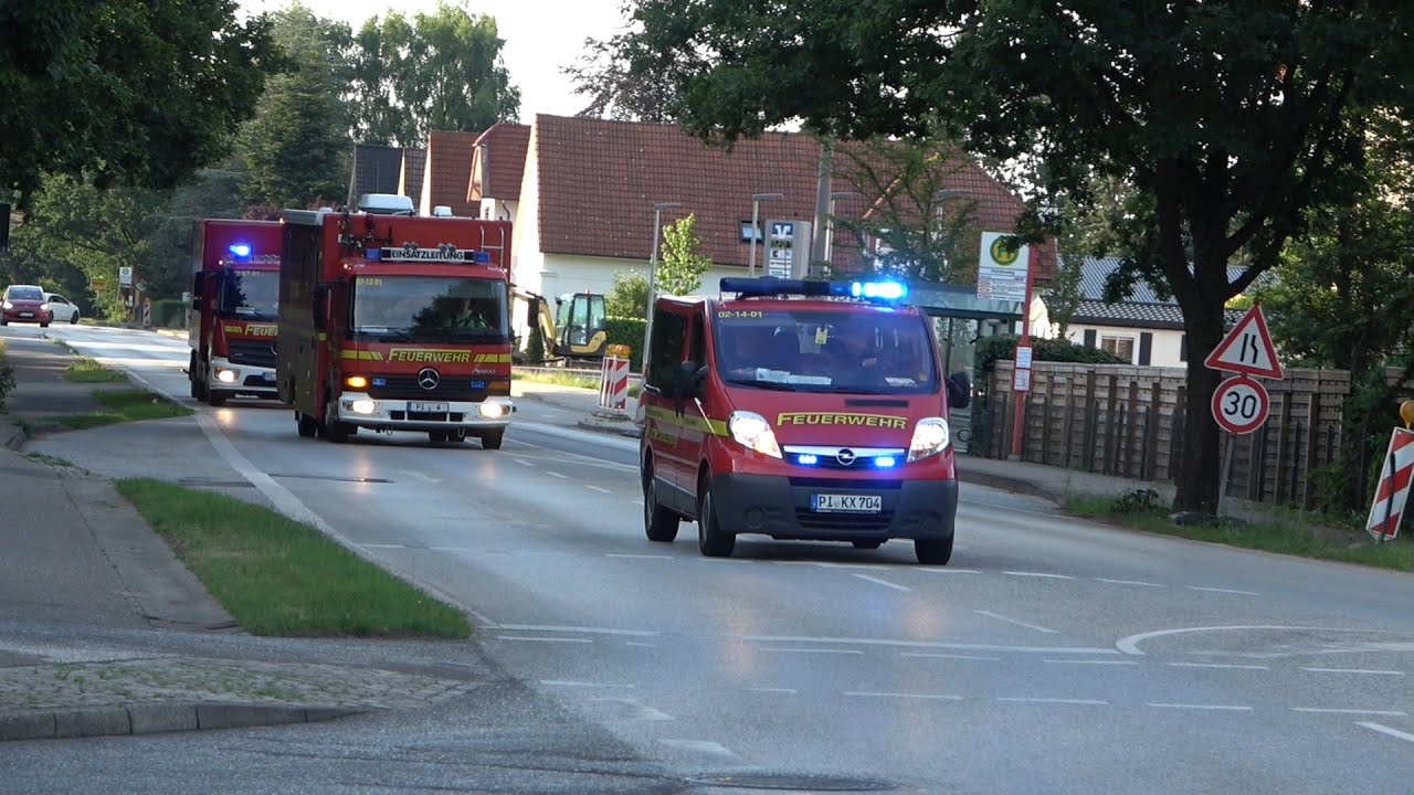 [FEU 3- brennt Resthof] Einsatzfahrten zum Großbrand in Haseldorf