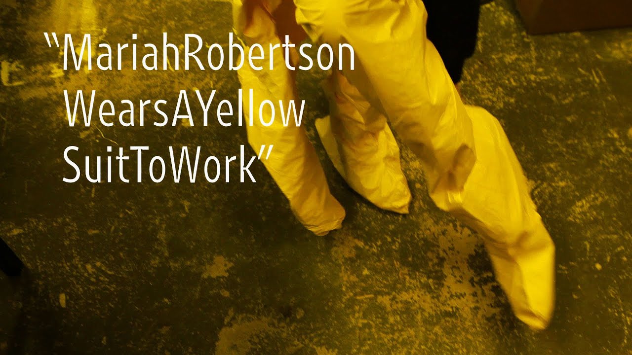 Mariah Robertson Wears a Yellow Suit to Work | 