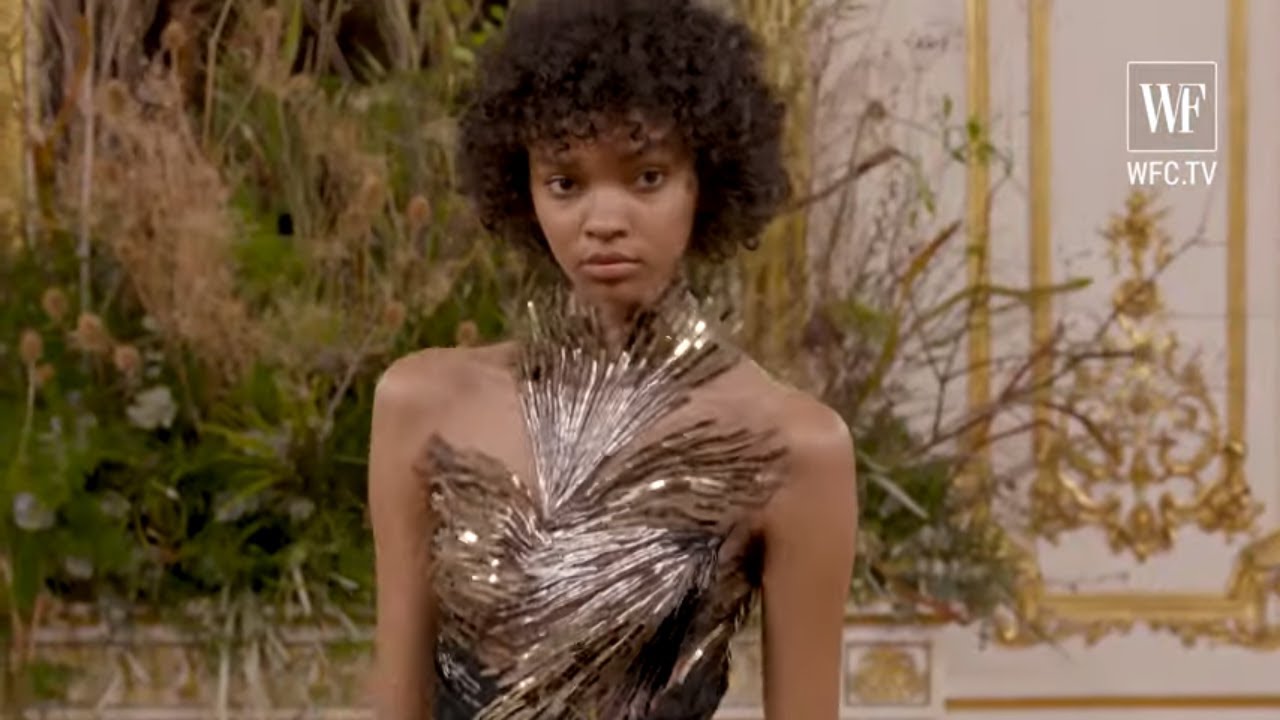 Valentin Yudashkin fall-winter 20-21 Paris fashion show