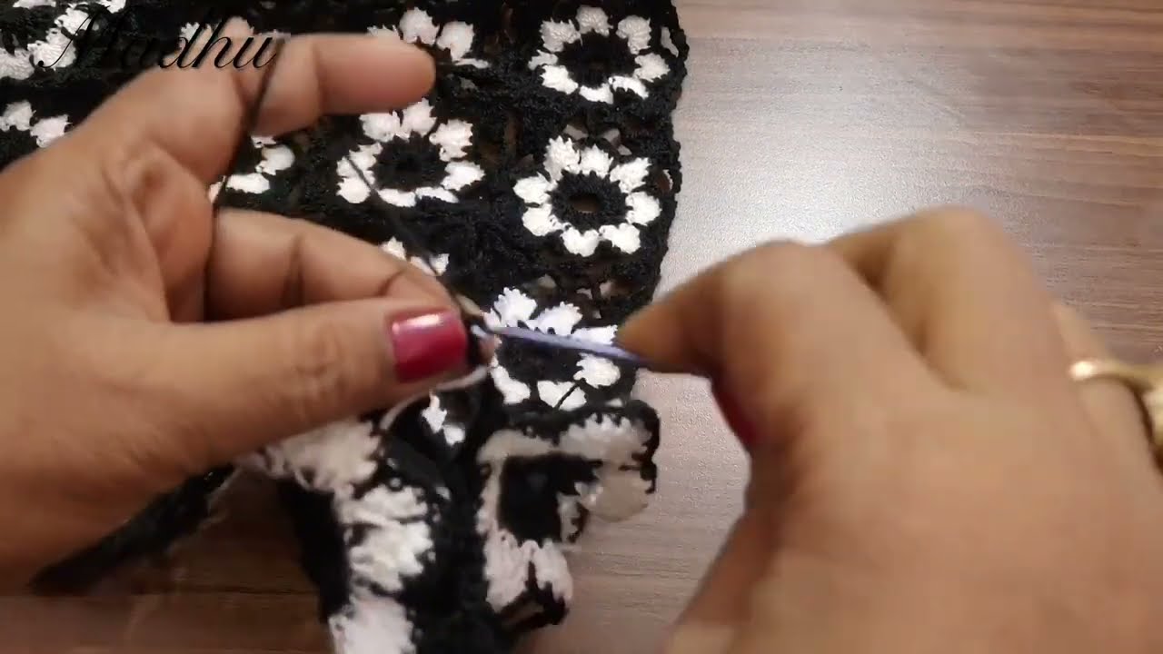 Crochet beautiful black and white table cover/thalposh || क्रोसिये से बनाए बेहद सुंदर थालापोश