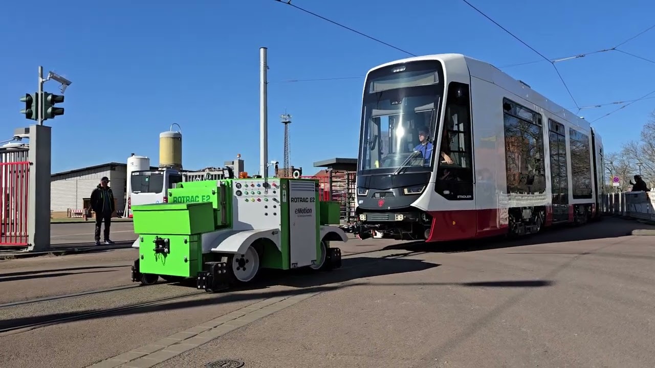 Erste kurze TINA-Straßenbahn für Halle (Saale)