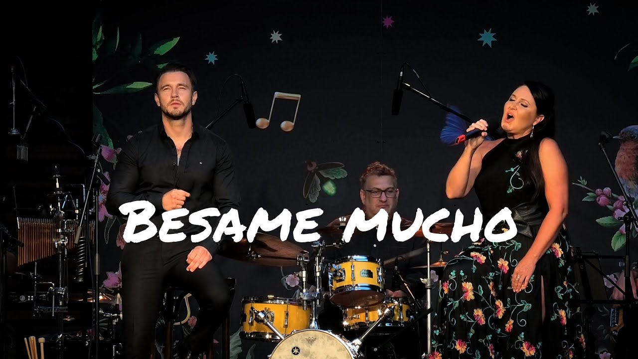 Besame mucho... Előadja:Fischl Mónika, Sándor Péter, Sturcz Szmollbend