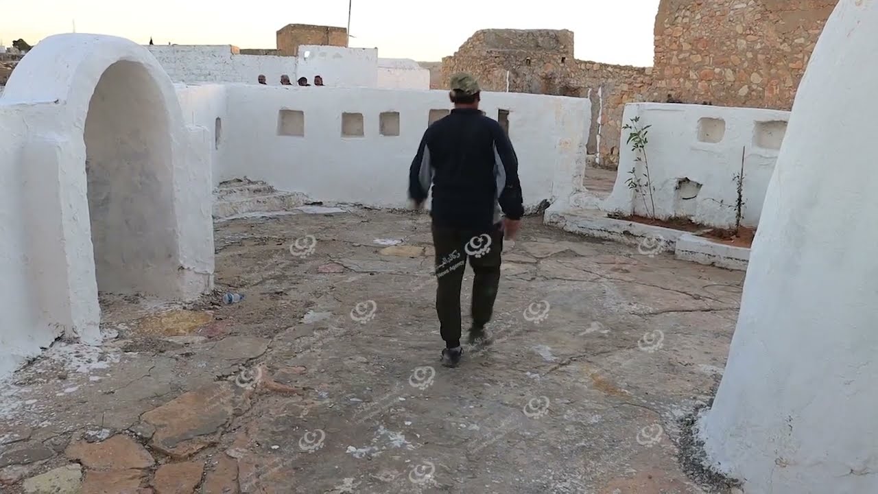 أهالي يفرن يواصلون أعمال ترميم قرية تاقربوست الأثرية. LCNA