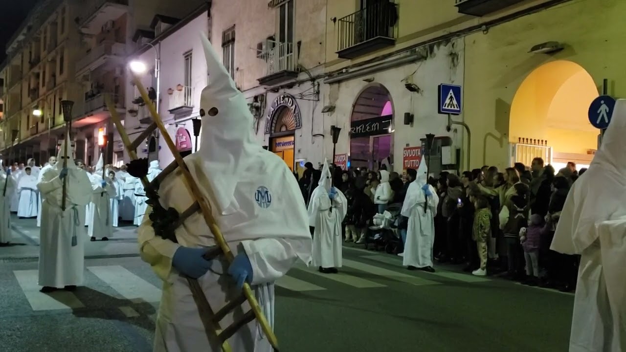 Pasqua 2025 Giovedì Santo processione bianca Piano di Sorrento (1)