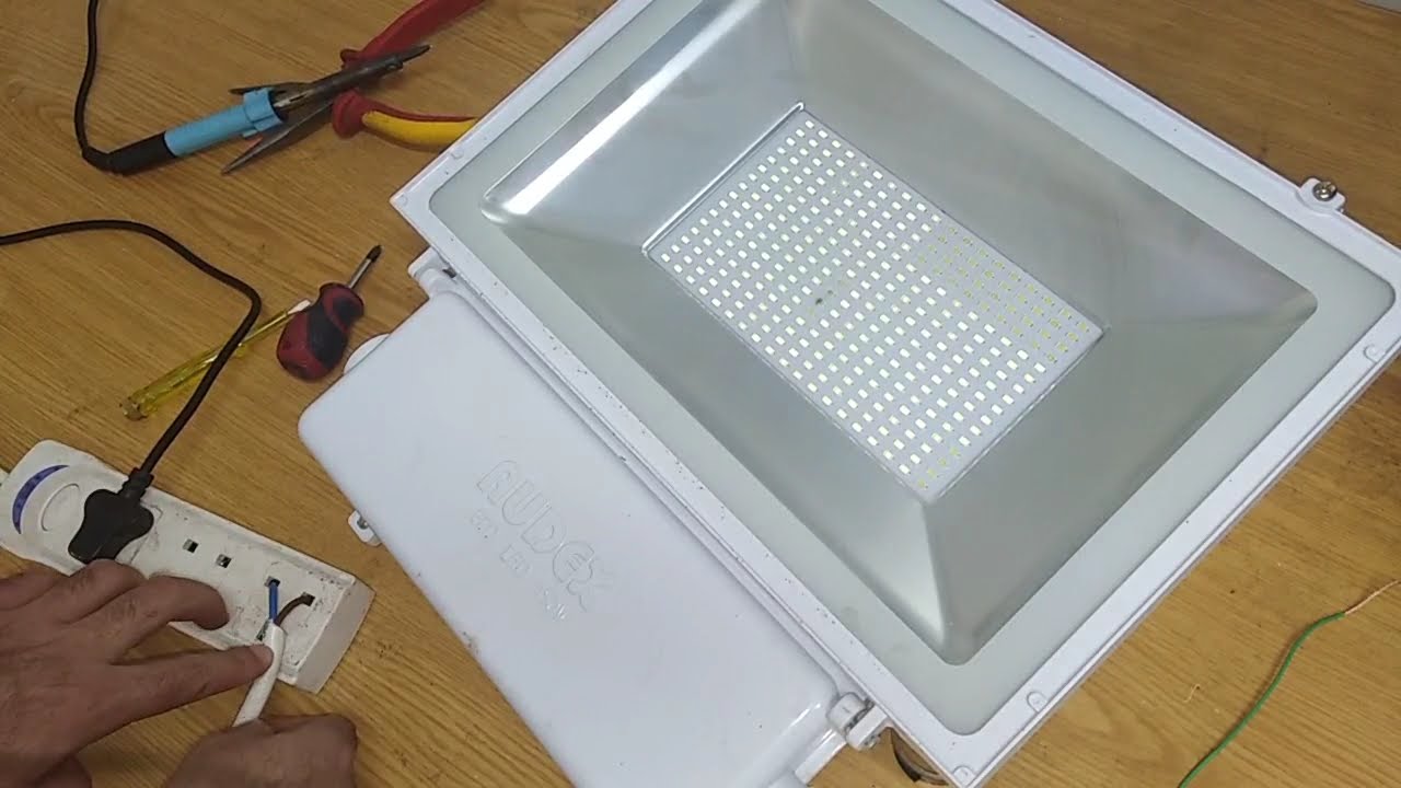 أصلاح وصيانة الكشاف الليد...  LED Lights searchlight maintenance