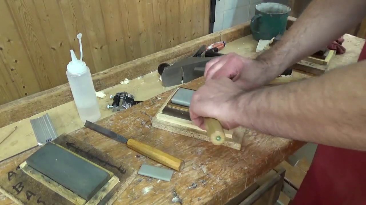 CLASE 8 , EL AFILADO DE LAS GUBIAS DEL TALLISTA Y ESCULTOR . 200 videos  en www.tasarestaura.com