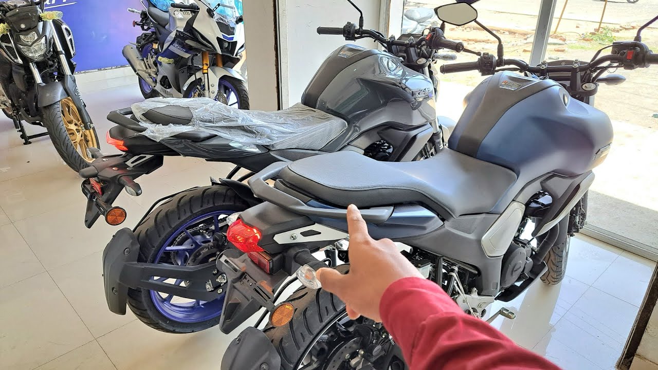Yamaha Fzs V4 Vs Yamaha Fzs V3 Comparison | Fzs V4 Vs Fzs V3 | Which One Is Best? | Aman Rajj