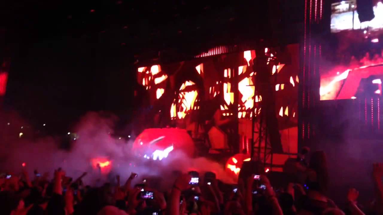 Skrillex Opening | Hard Day of the Dead 2013 | Los Angeles