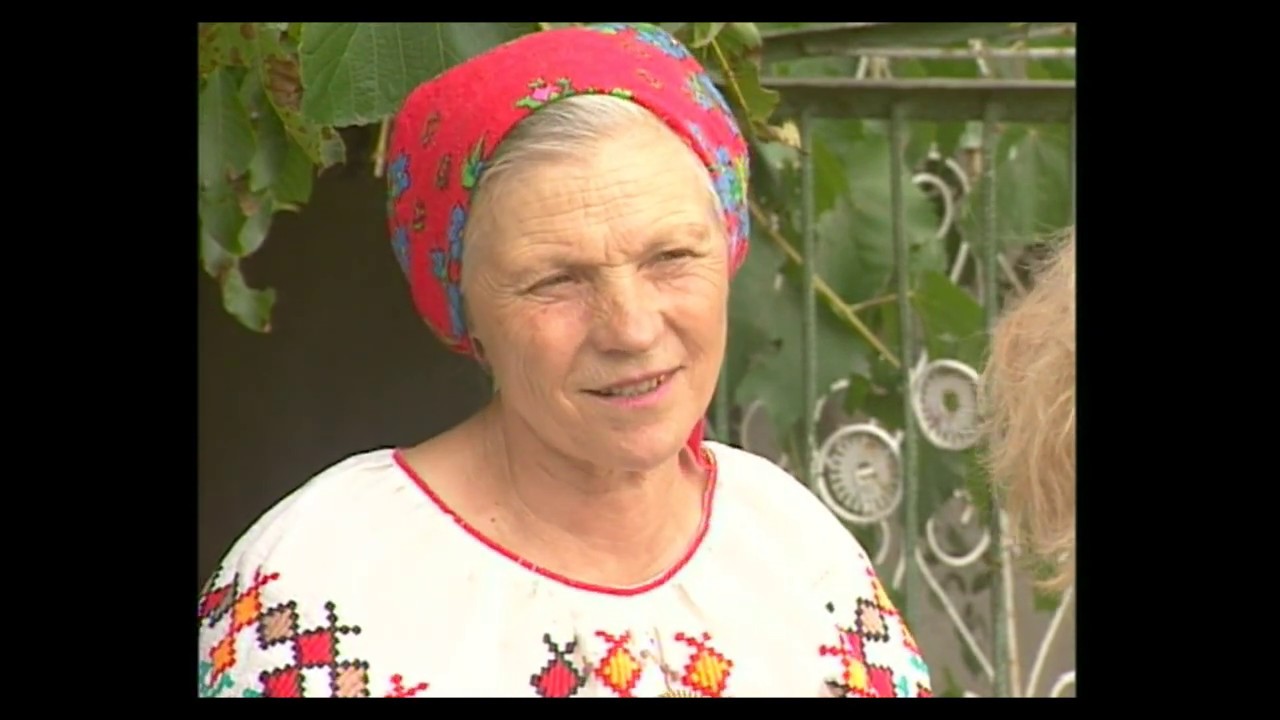 VARA IN SATUL FALESTII NOI - la gradinita de copii si in vizita la cateva famili, anul 2002