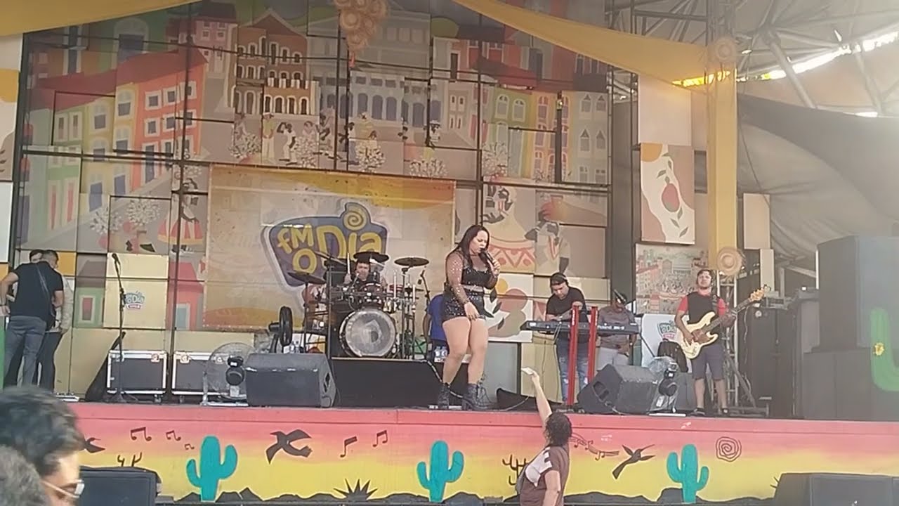 FEIRA DE SAO CRISTÓVÃO - Cantora Naira oficial (energia do som) 