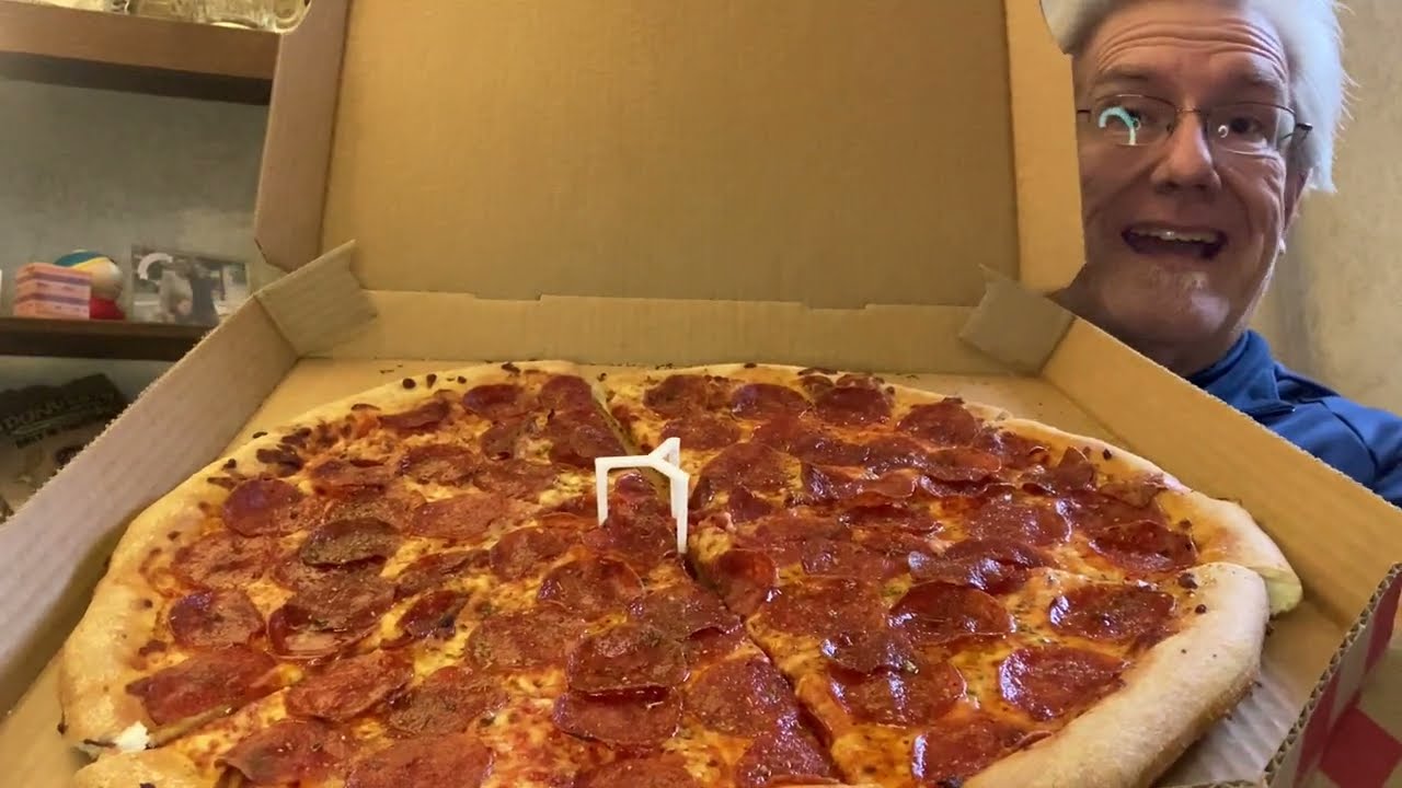 Марк попробовал пиццу в нью-йоркском стиле от Pizza Hut за 10 долларов!!!!