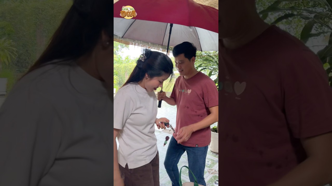 Trời mưa lớn, Khương Dừa nhắc nhở Dung Dăng Dung Dẻ lấy đồ v&ocirc; để ướt #khuongdua