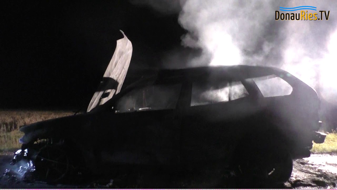 Auto brennt vollst&auml;ndig aus, Sulzdorf