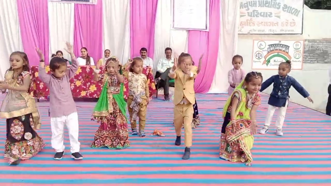 આંગણવાડી ના ભૂલકાઓ.  ડાકોર ના ઠાકોરજી