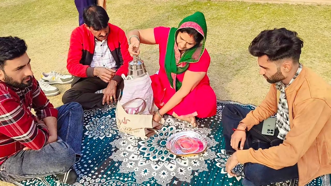 Aaj Humne gaon ka desi khana khaya Man ki aankh Ka bajare ki roti aur thandi ka ghee