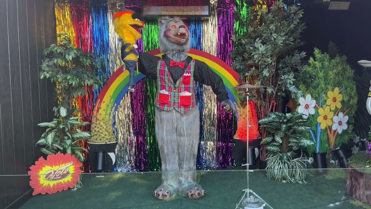 The Rolfe and Earl show-Hit The Cymbal-The Rock-afire Explosion @ Volo Auto Museum