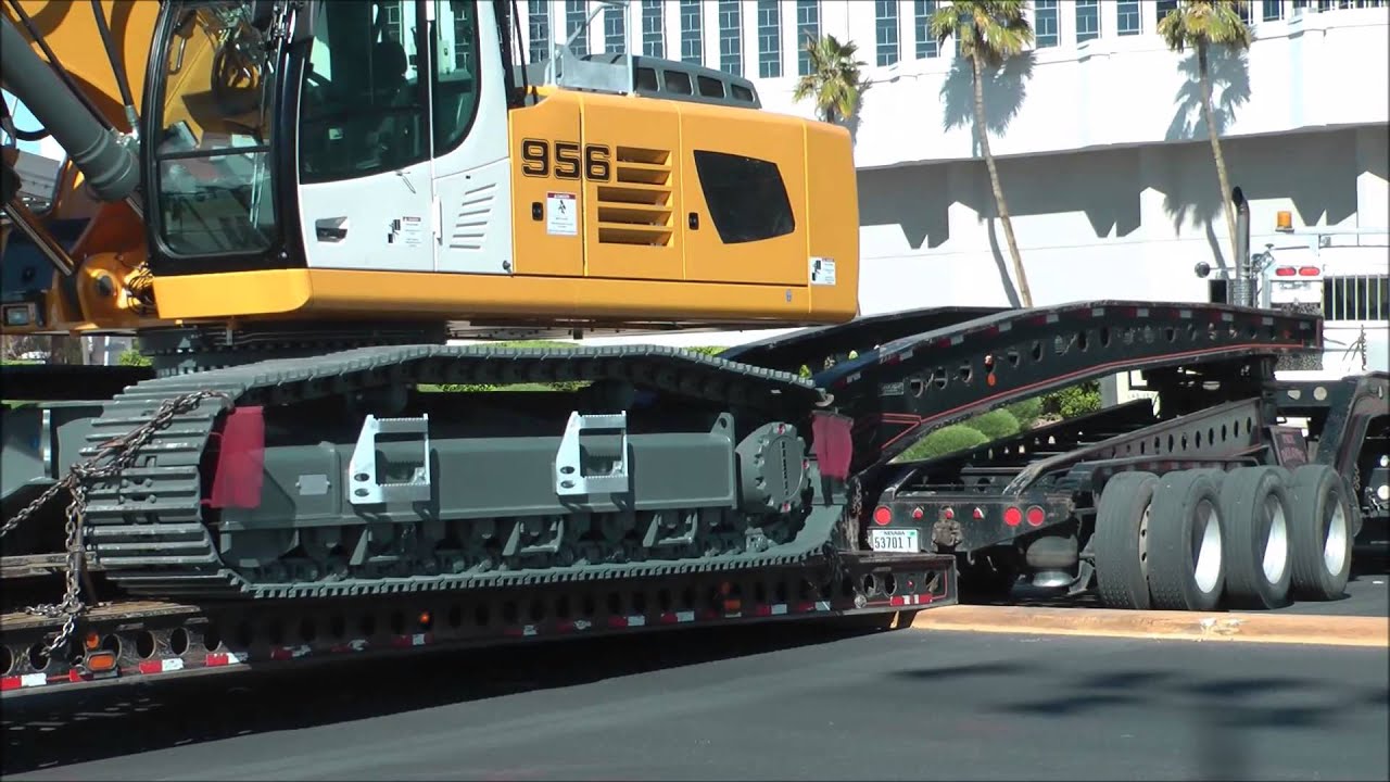 Extreme Trucking ( Clearing out Conexpo pt3)