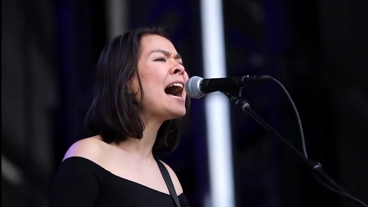 Compilation of Mitski screaming in Drunk Walk Home because I'm full of rage