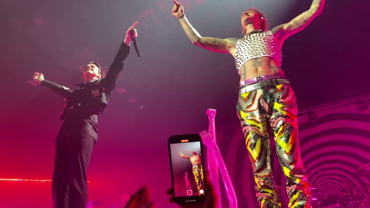 MGK & Yungblud - acting like that & I Think I'm OKAY (live London 01.10.2022)