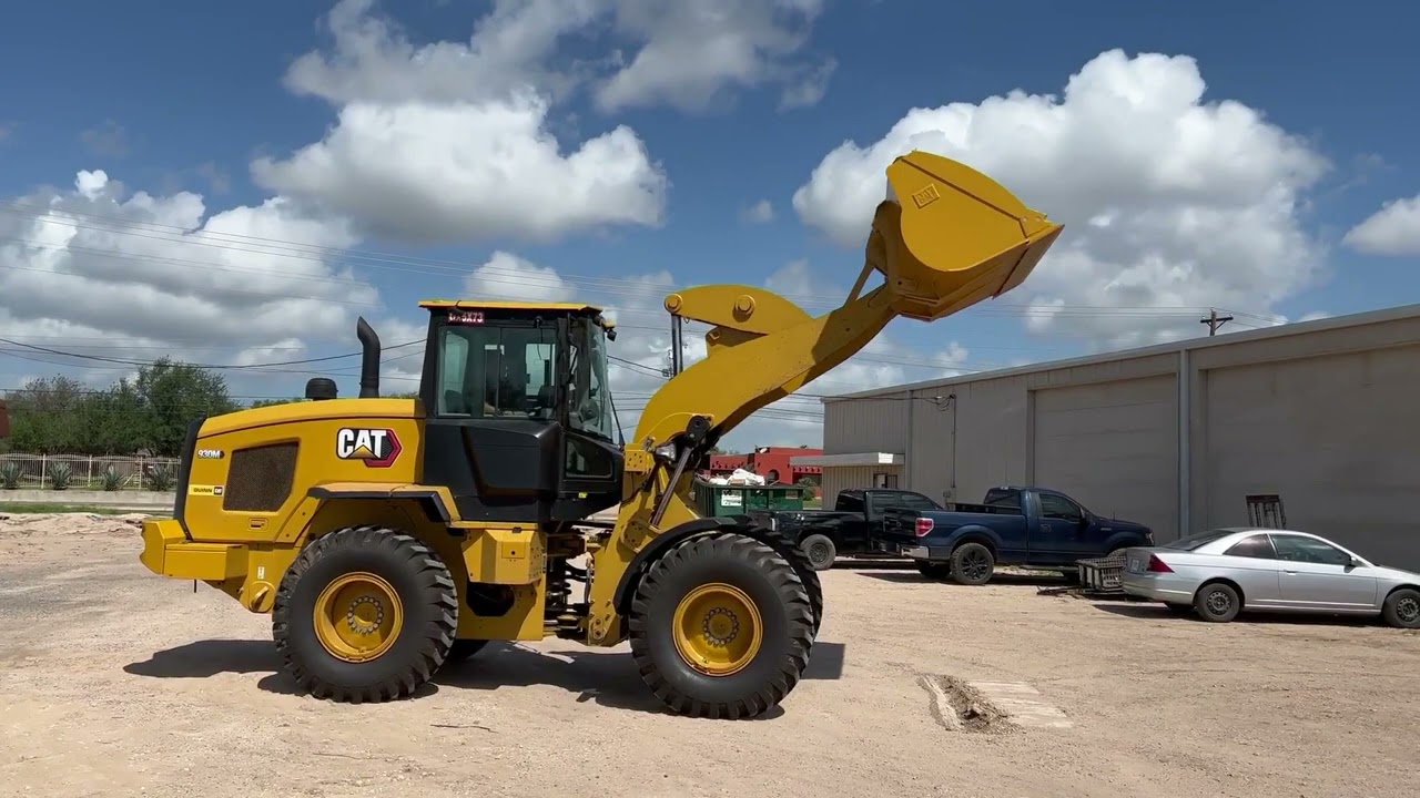 2017 CATERPILLAR 930M For Sale