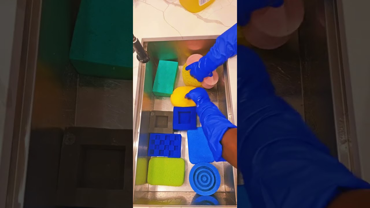 Lemon 🍋 lysol, Comet powder, dish soap, pinalen, Sponge squeeze 