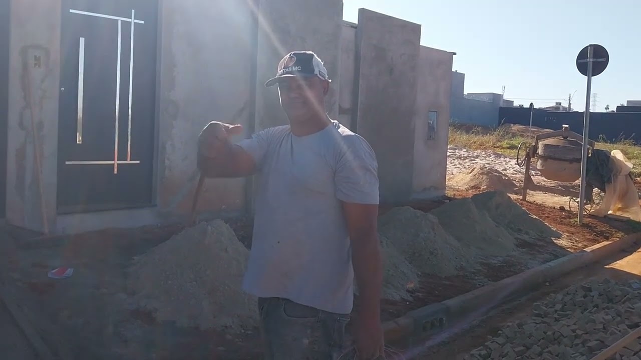 Calçada portuguesa com pedra amarela