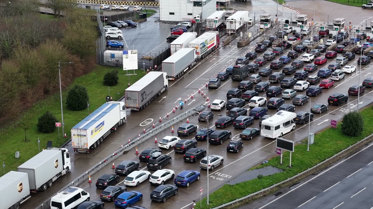 Eurotunnel Live Tuesday 30th December 2025UK News in Pictures