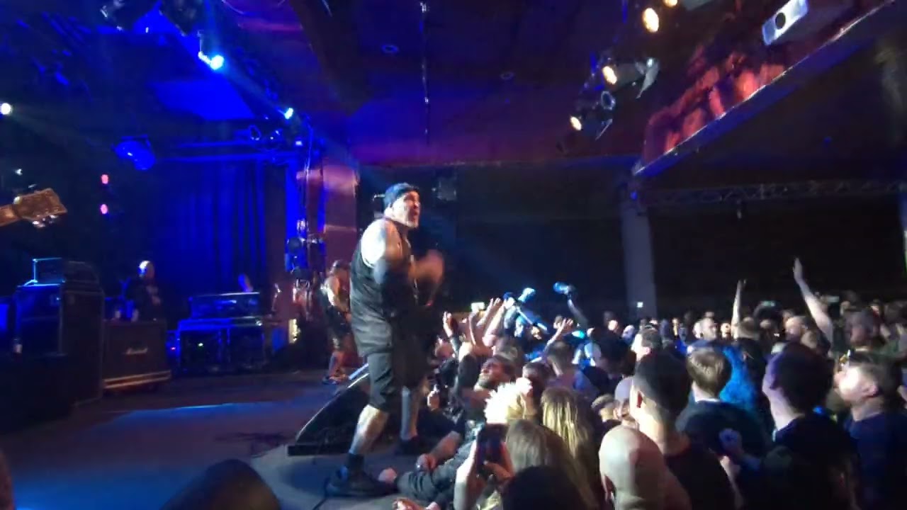 Agnostic Front - Blitzkrieg Bop  (Ramones Cover) 20/02/26 Berlin Astra Kulturhaus 