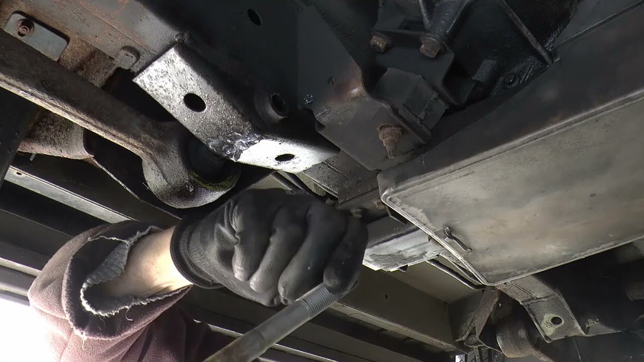 'Jugs', Discovery 2.  Front Suspension Radius Arm Bush Change. Part 1
