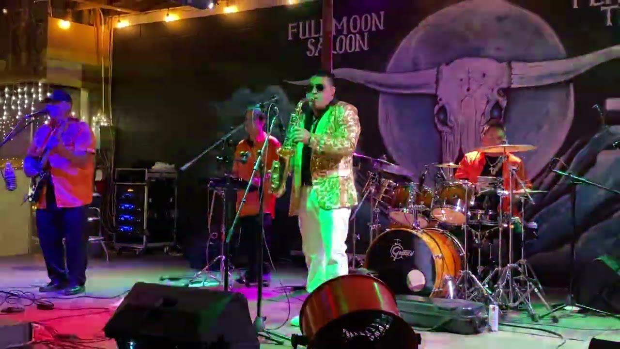 Joe Vic Reyna y Los Kumbacheros at Full Moon Saloon in Pearsall, Texas. 11/28/25
