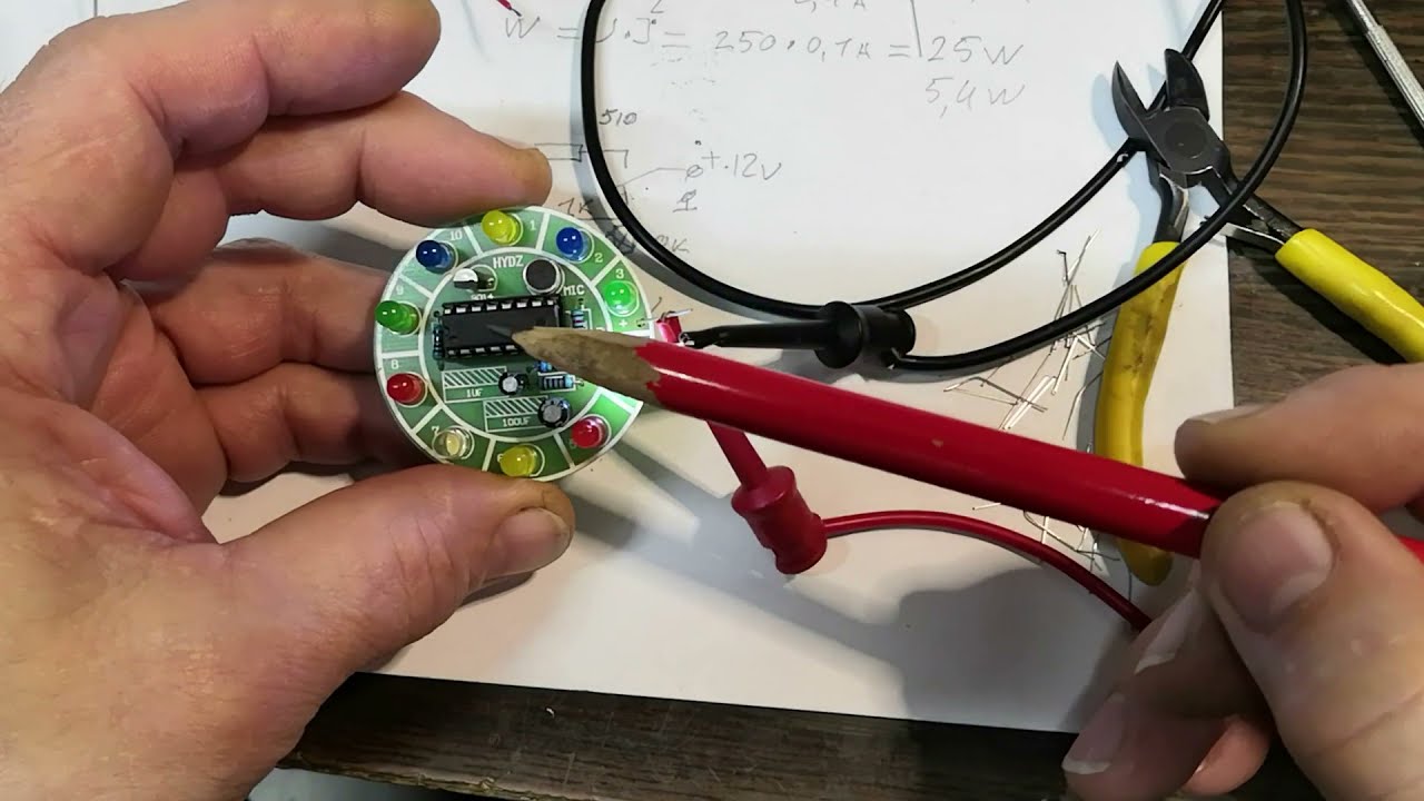 Индикатор уровня на LM3915 и бегущий огонь на CD4017