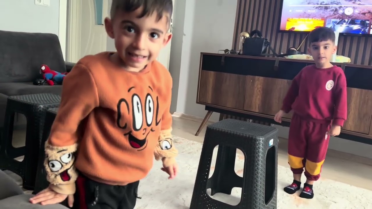 Sandalye kapmaca ben elendim 🤣 öğretene bravo 