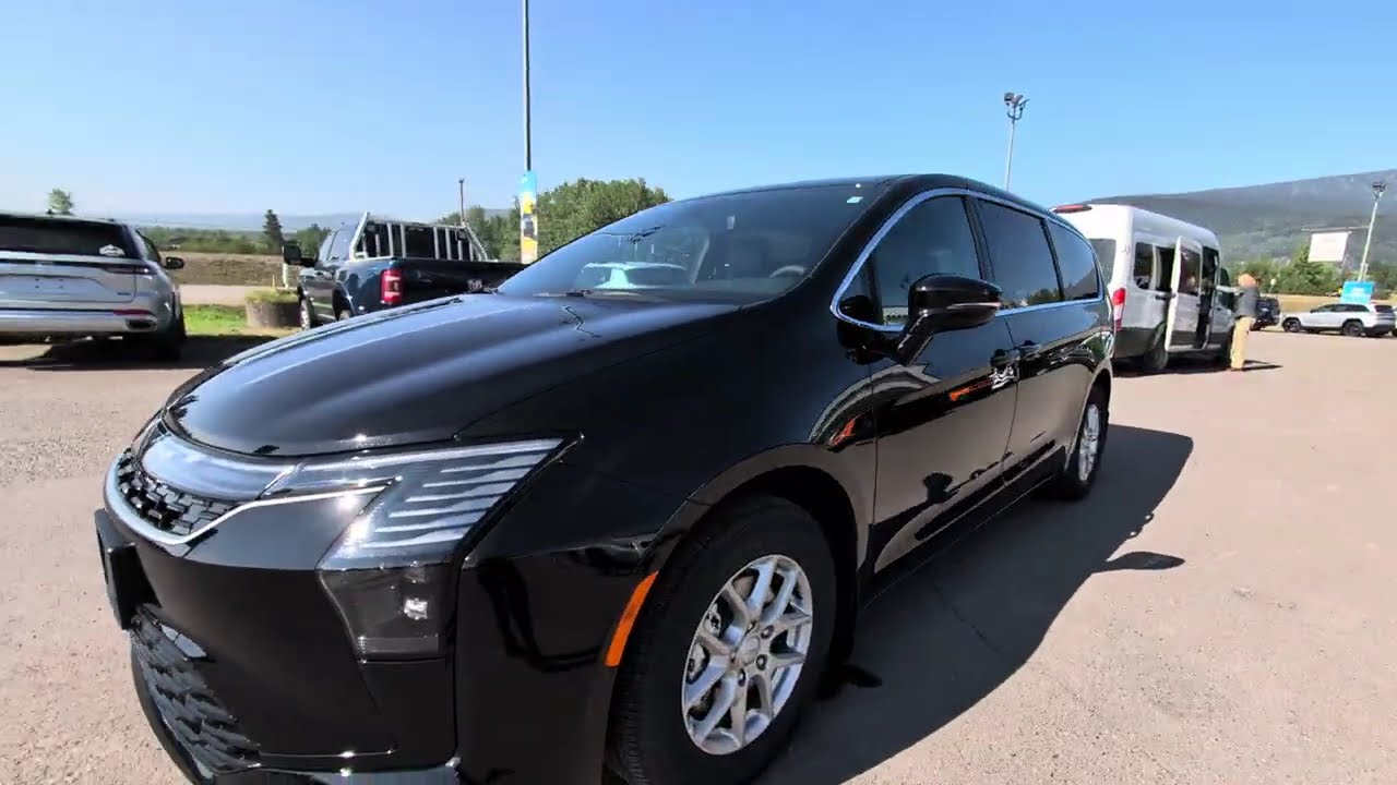 2027 Chrysler Pacifica Select - Diamond Black Crystal Pearl - Stock S227
