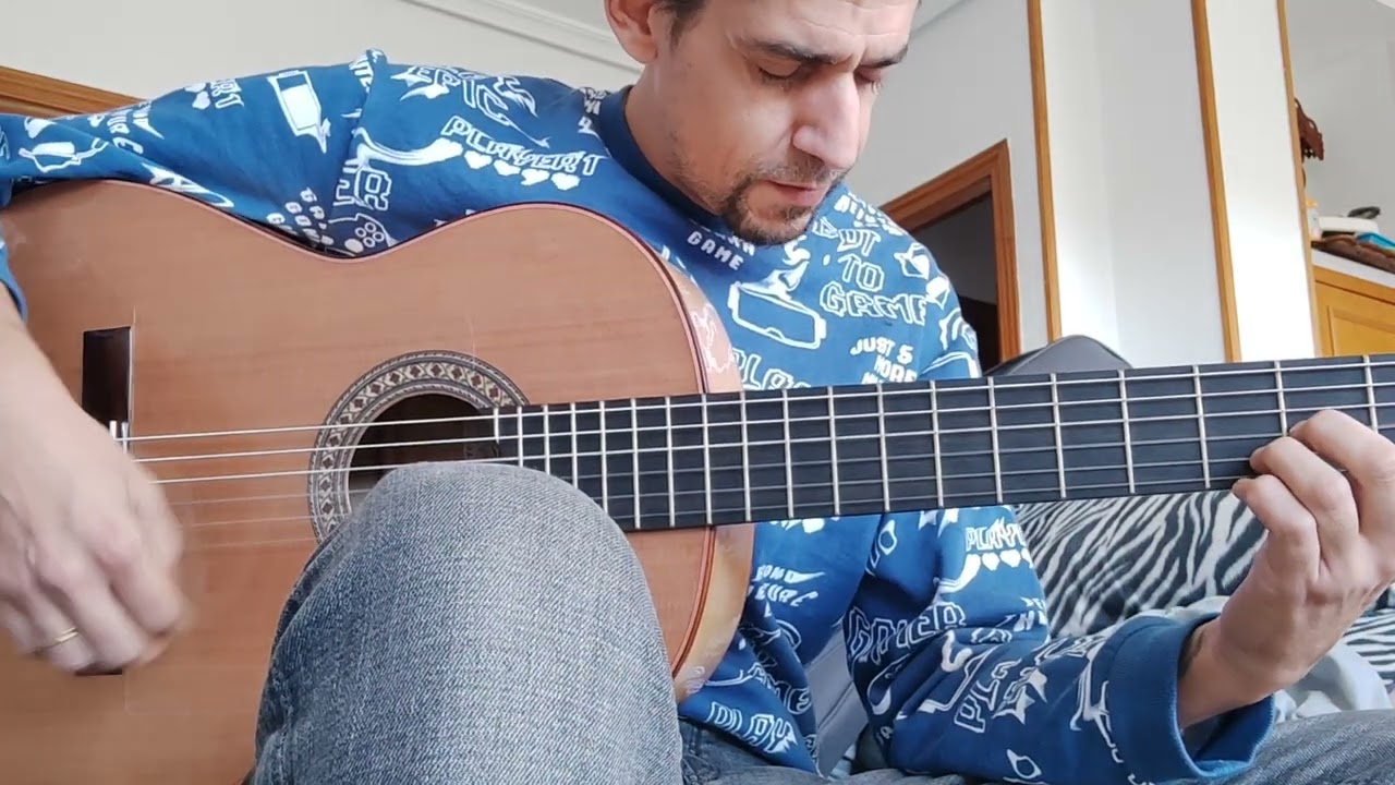 Orobroy Dorantes,solo acompañamiento guitarra.