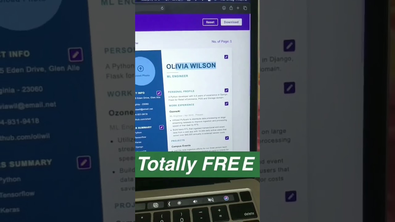 Job Seekers You Need This 😎 Free Resume Builder #techiela #techshorts  #shorts