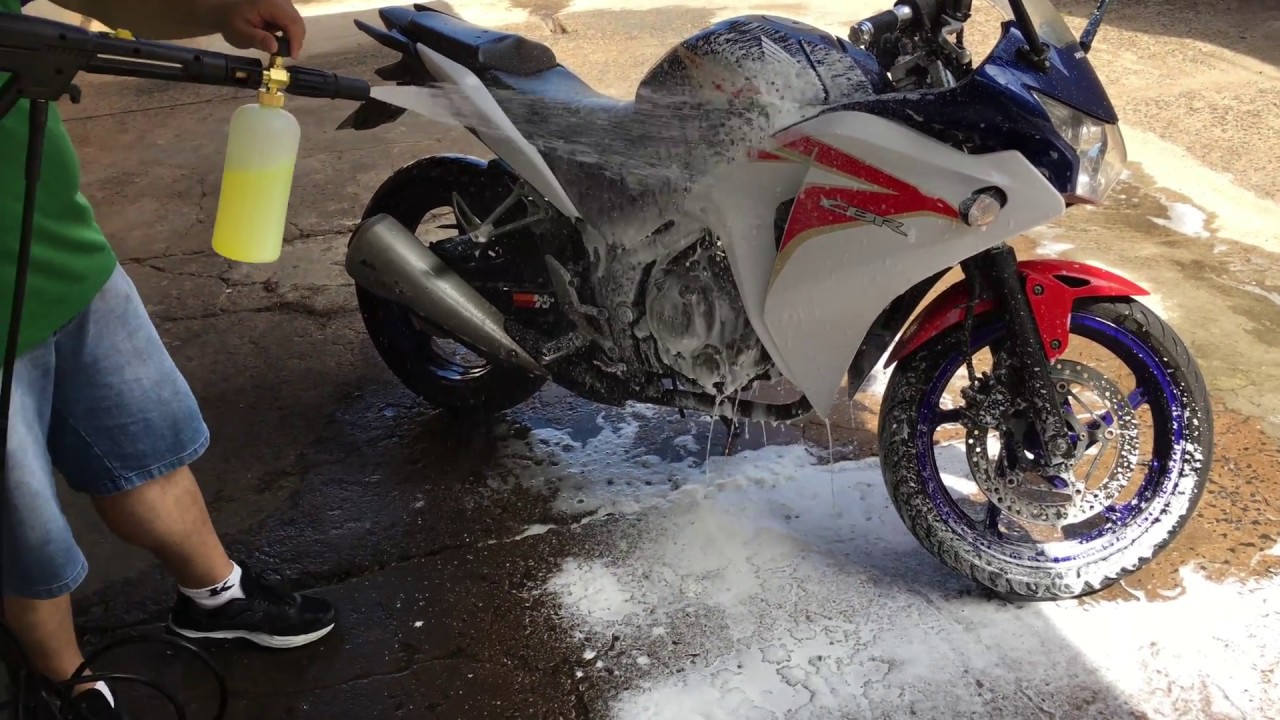 Por que meu aplicador de detergente não faz espuma como o Snow foam?