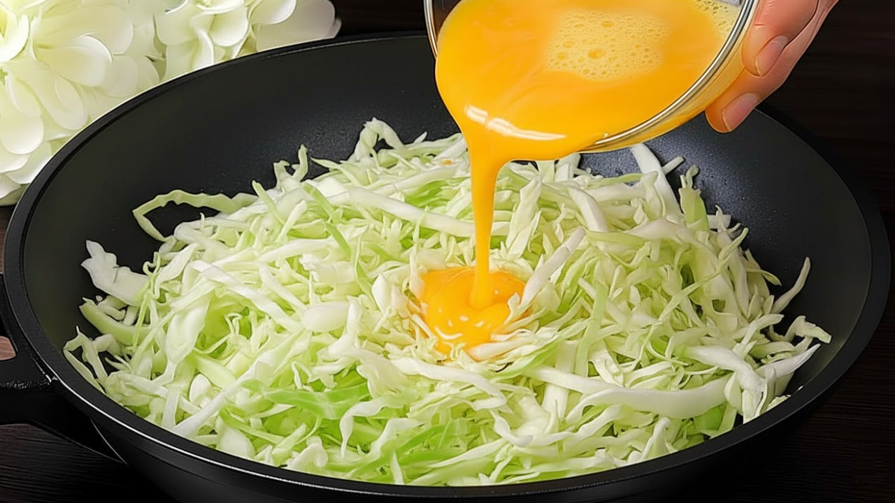 Kohl mit Eiern ist leckerer als Pizza! Einfaches und k&ouml;stliches Kohlrezept!