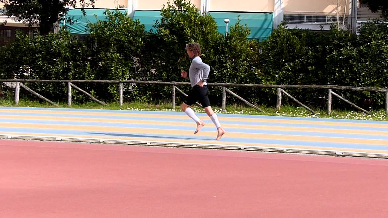 Gary Brackett ChiRunning Barefoot (slow motion)