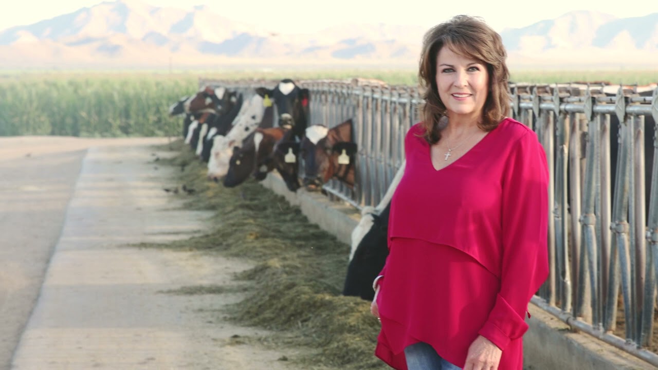 Senator Sine Kerr receives Advocate of the Year Award
