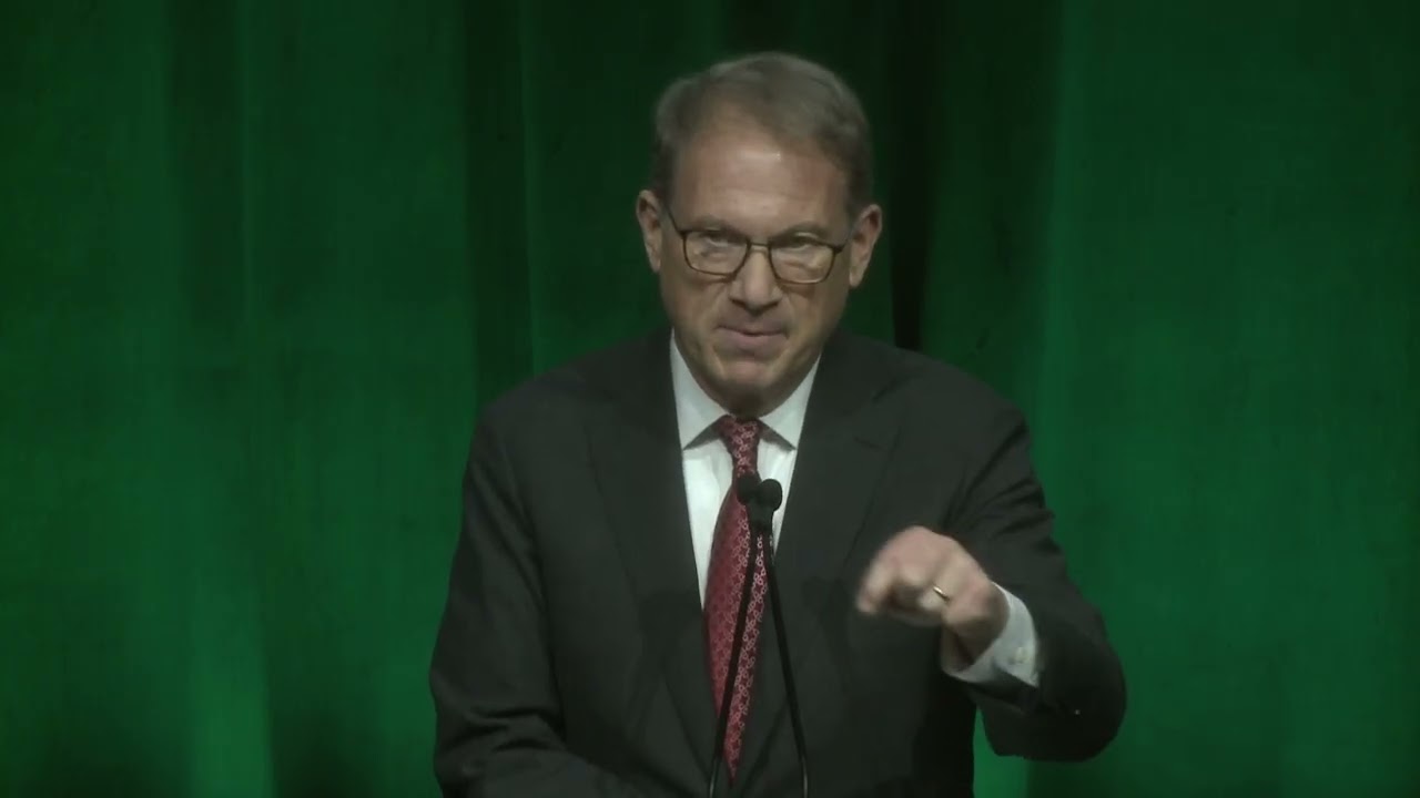 Jeffrey Goldberg accepts 2025 Freedom of the Press Career Achievement Award