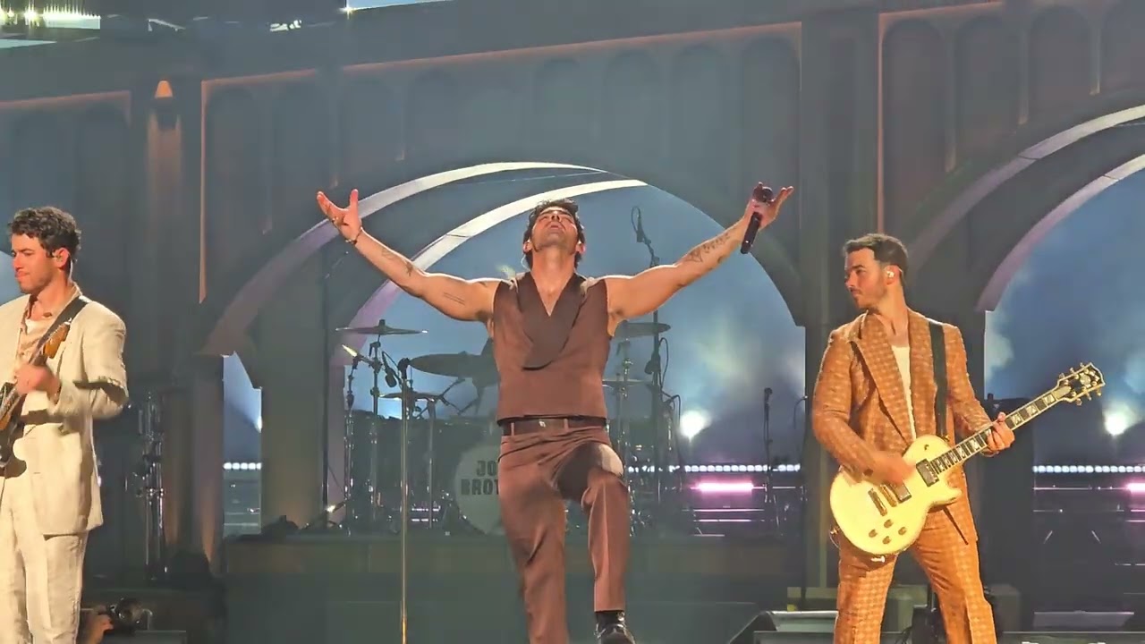 Jonas Brothers: Lovebug (2025)