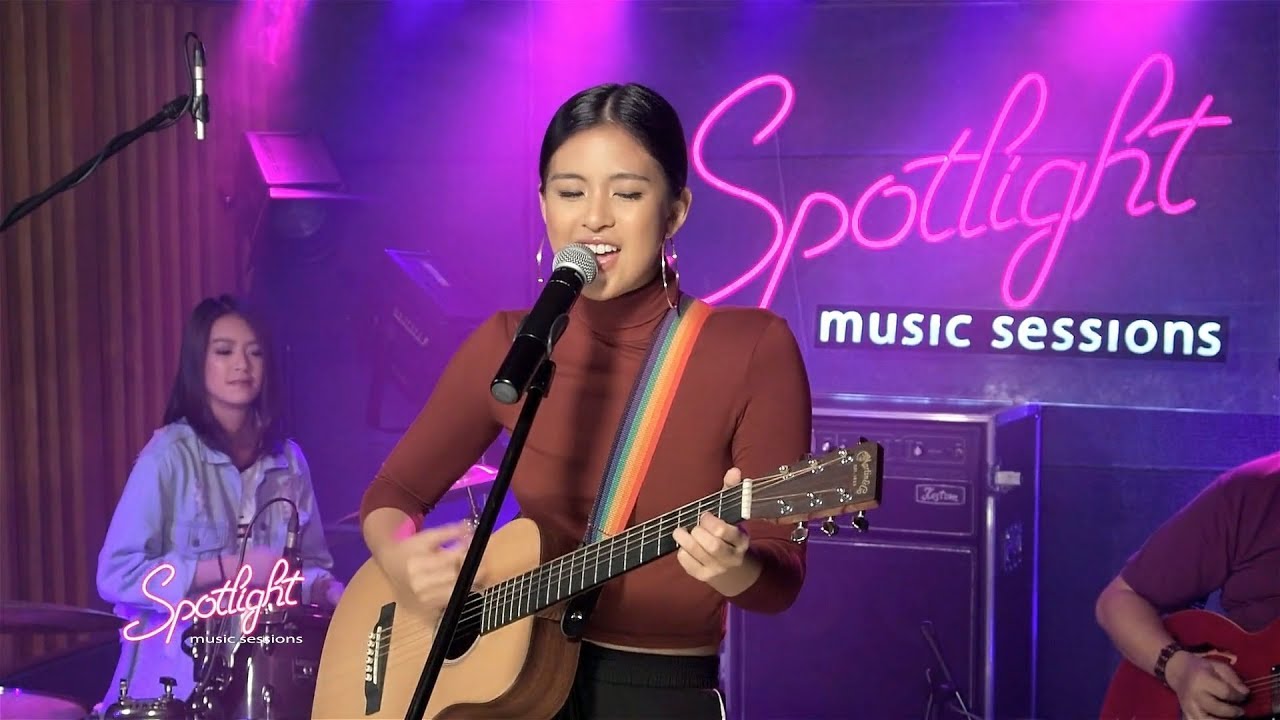Gabbi and Alex Garcia sing “ROYALS
