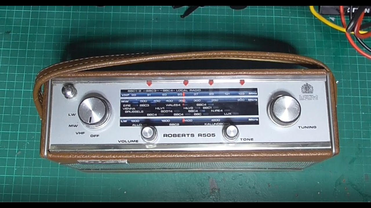 Старинный радиоприёмник Roberts R505 не работает — быстрое решение.