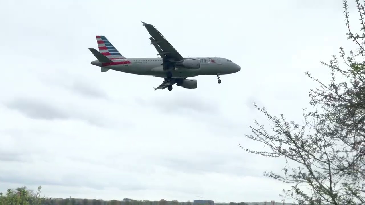 Enjoying Lots of Airplanes at Gravelly Point #dca #ronaldreagan #airplane #planespotting ✈️