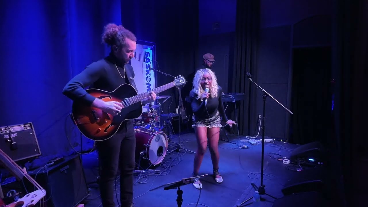 MeenahMo - Control - Live ft. Graham Tilsley and Yude&eacute;