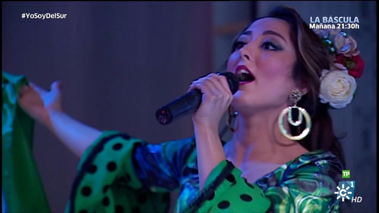 Gala 37.  JULIA GARRIDO - Blanca y verde